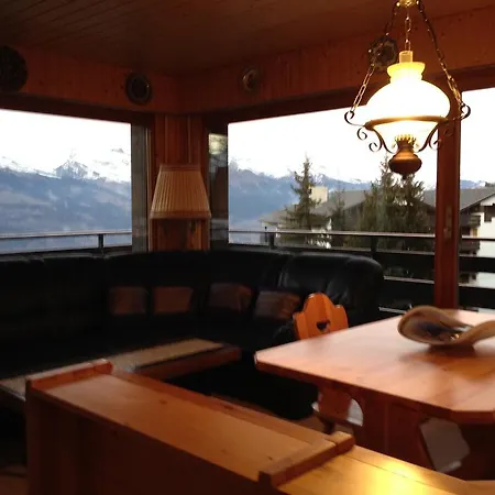 Wallis Apartment
