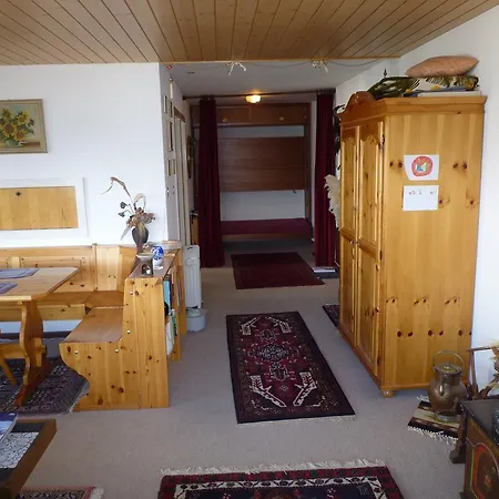 Wallis Apartment